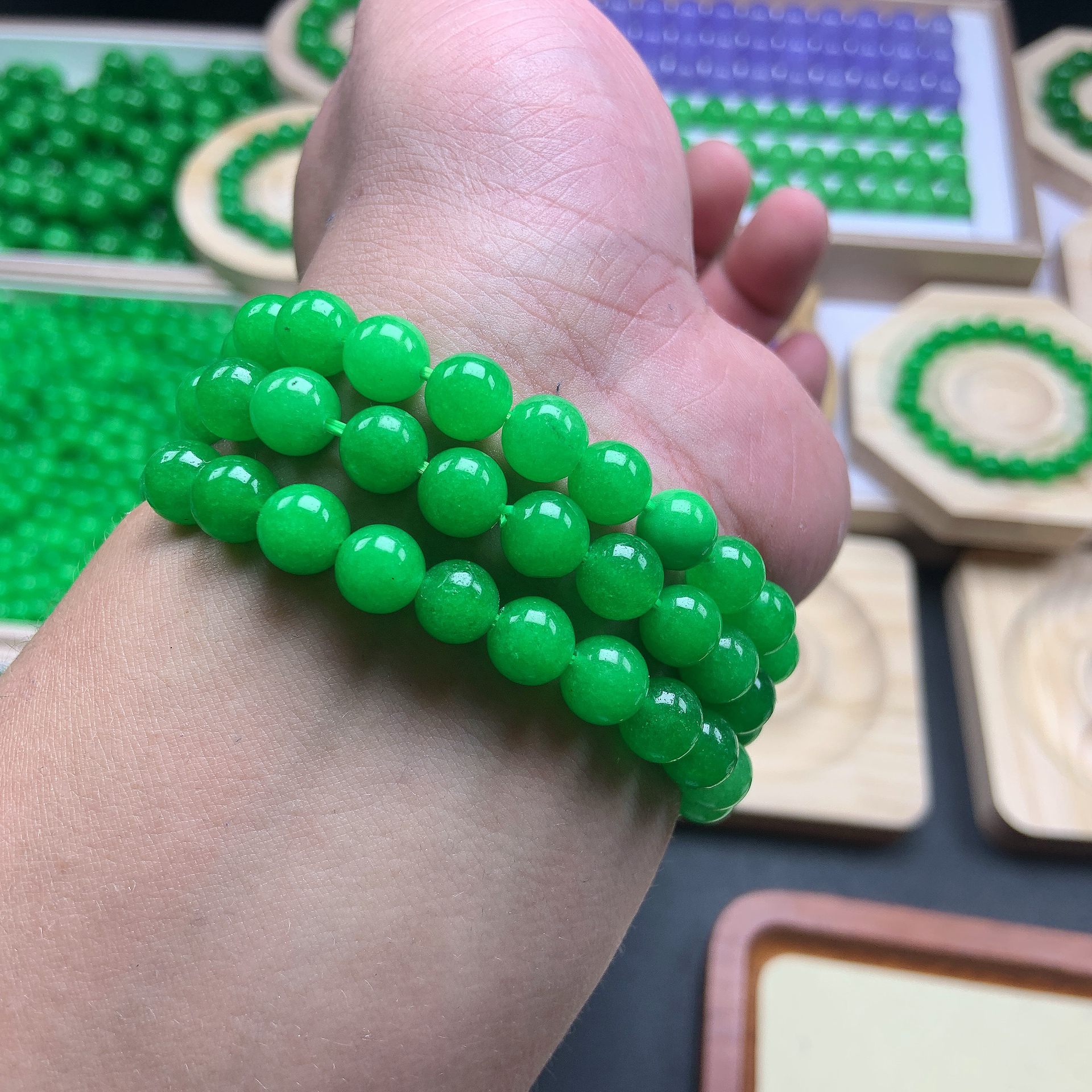 福利款 8+天然缅甸翡翠果阳绿一串（微瑕）完美主义勿拍