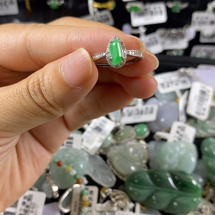 儿***店翡翠未镶嵌颈饰颈饰未镶嵌翡翠