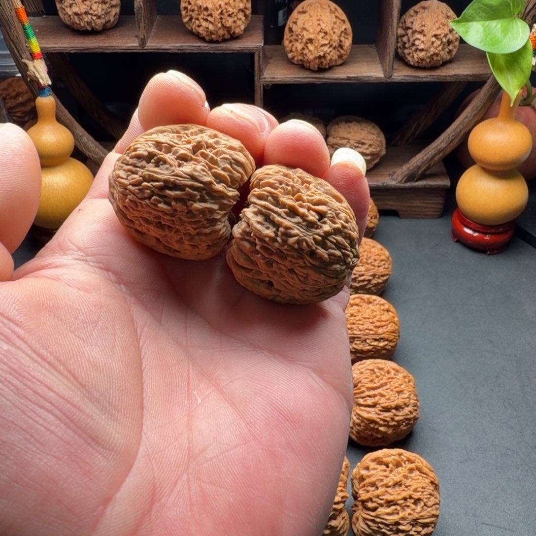 文玩核桃把件南疆石团子凹底蚂蚁拉丝尺寸34