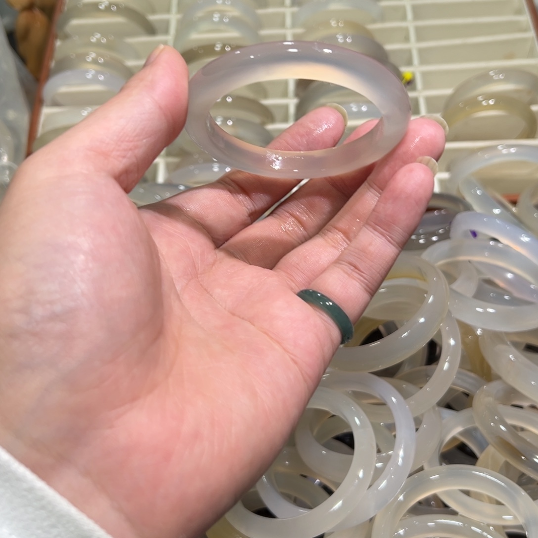 玛瑙/玉髓未镶嵌手镯5455圈微瑕4.5