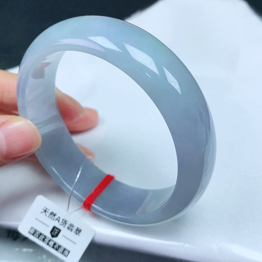 翡翠手镯未镶嵌58轮胎