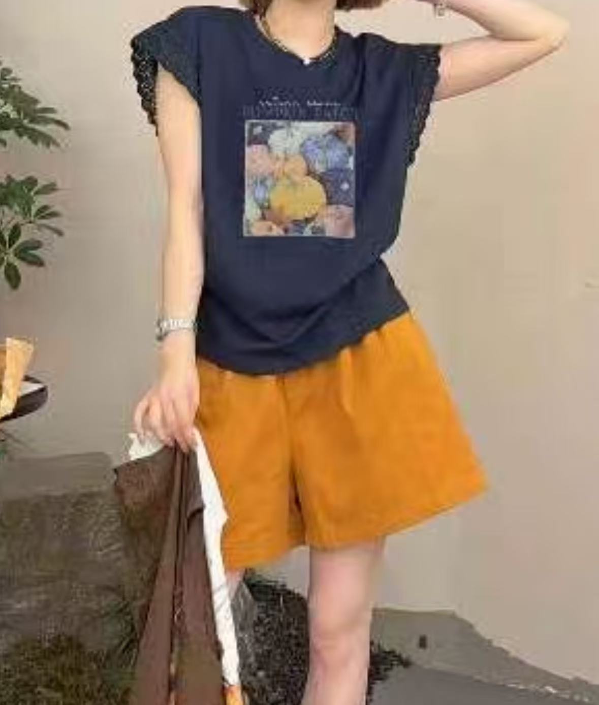 A2781蓝PU南瓜钉钻花边袖时尚T恤