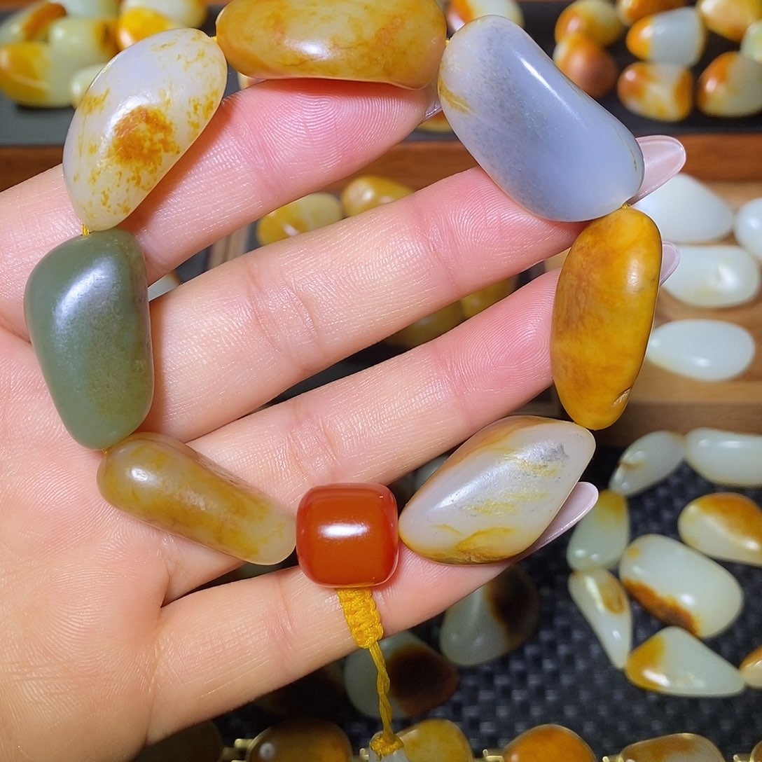 和田玉未镶嵌手串