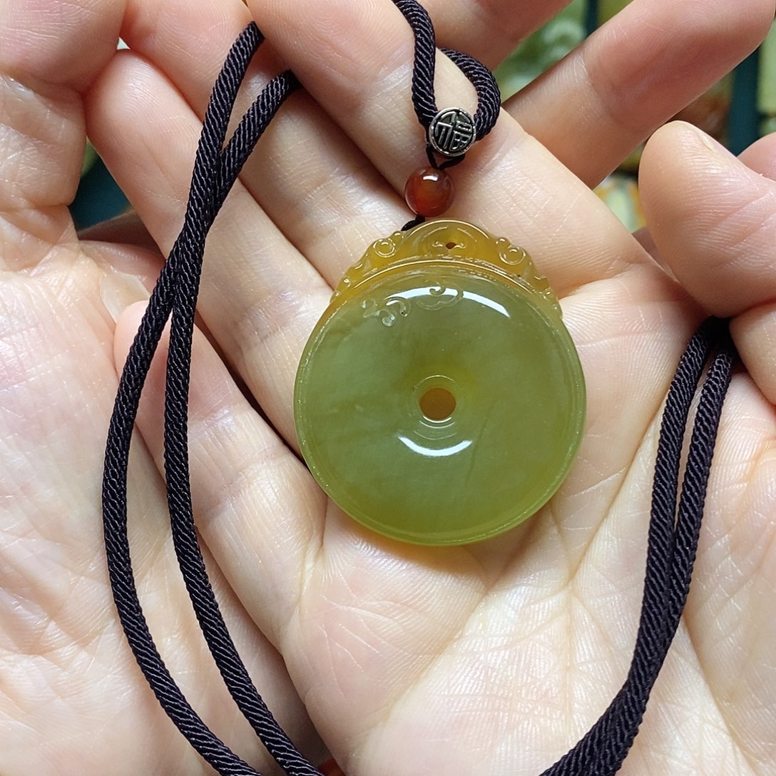 岫玉未镶嵌吊坠(赠链)