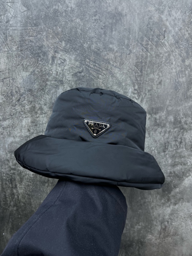 未使用 Prada/普拉达 M码*1/ 羽绒帽子 /03221/JP