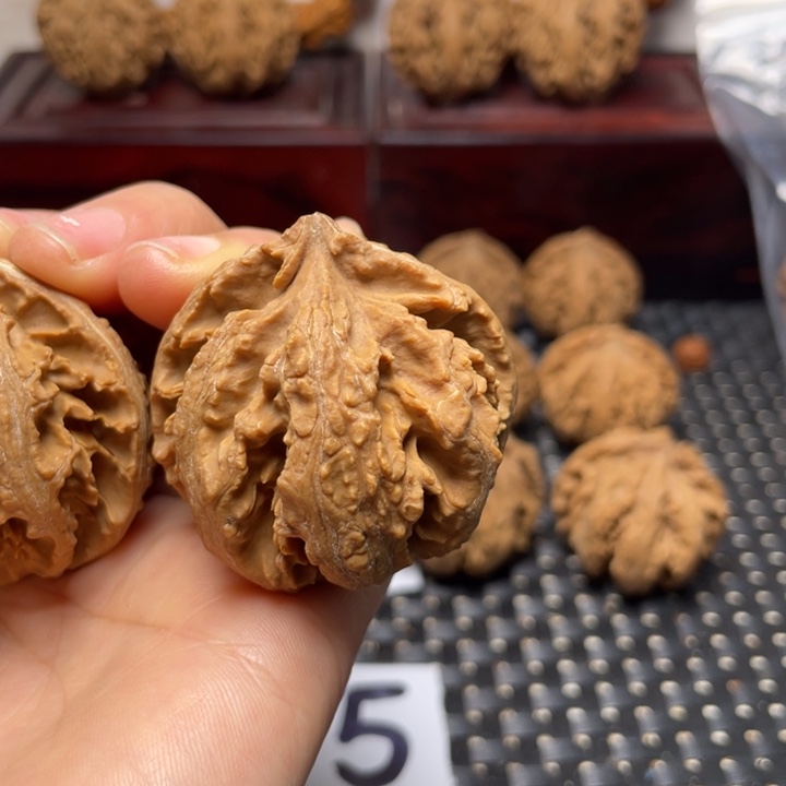 爱***冻文玩核桃吊坠秦岭核桃