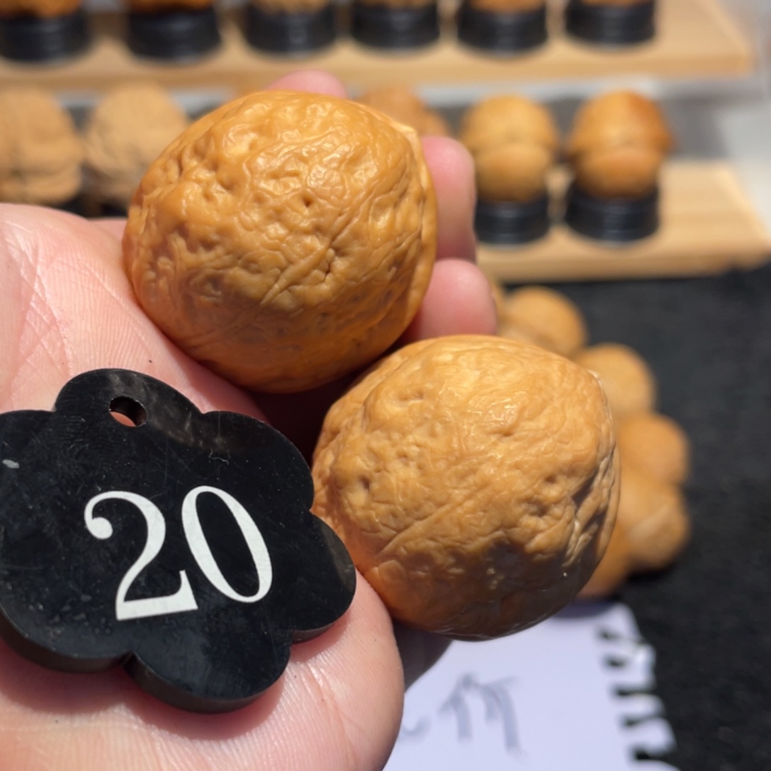 巨型水蜜桃核桃37。  