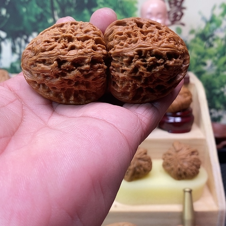 说***核文玩核桃吊坠蚂蚁纹三角南疆石