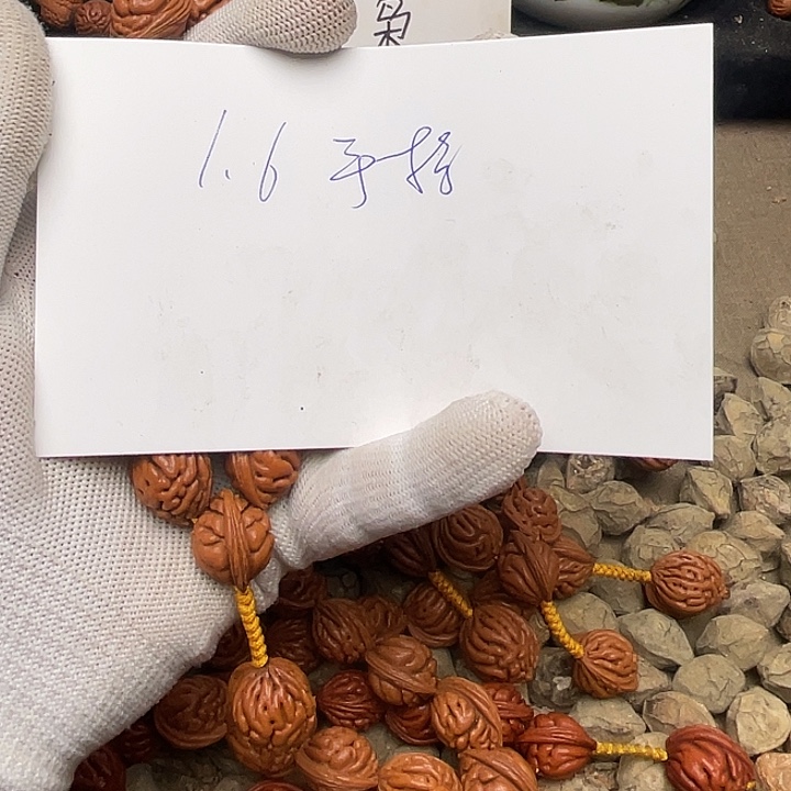 小***神桃核吊坠龙纹桃核的搭配