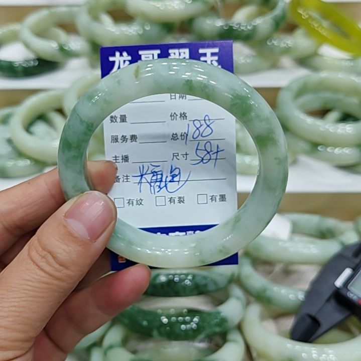 透闪石-蛇纹石玉手镯未镶嵌