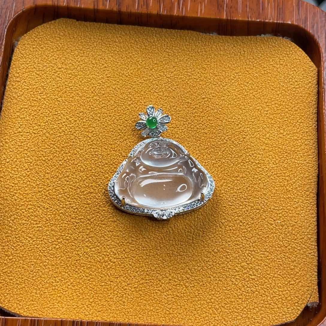 石英质玉颈饰未镶嵌拌****?