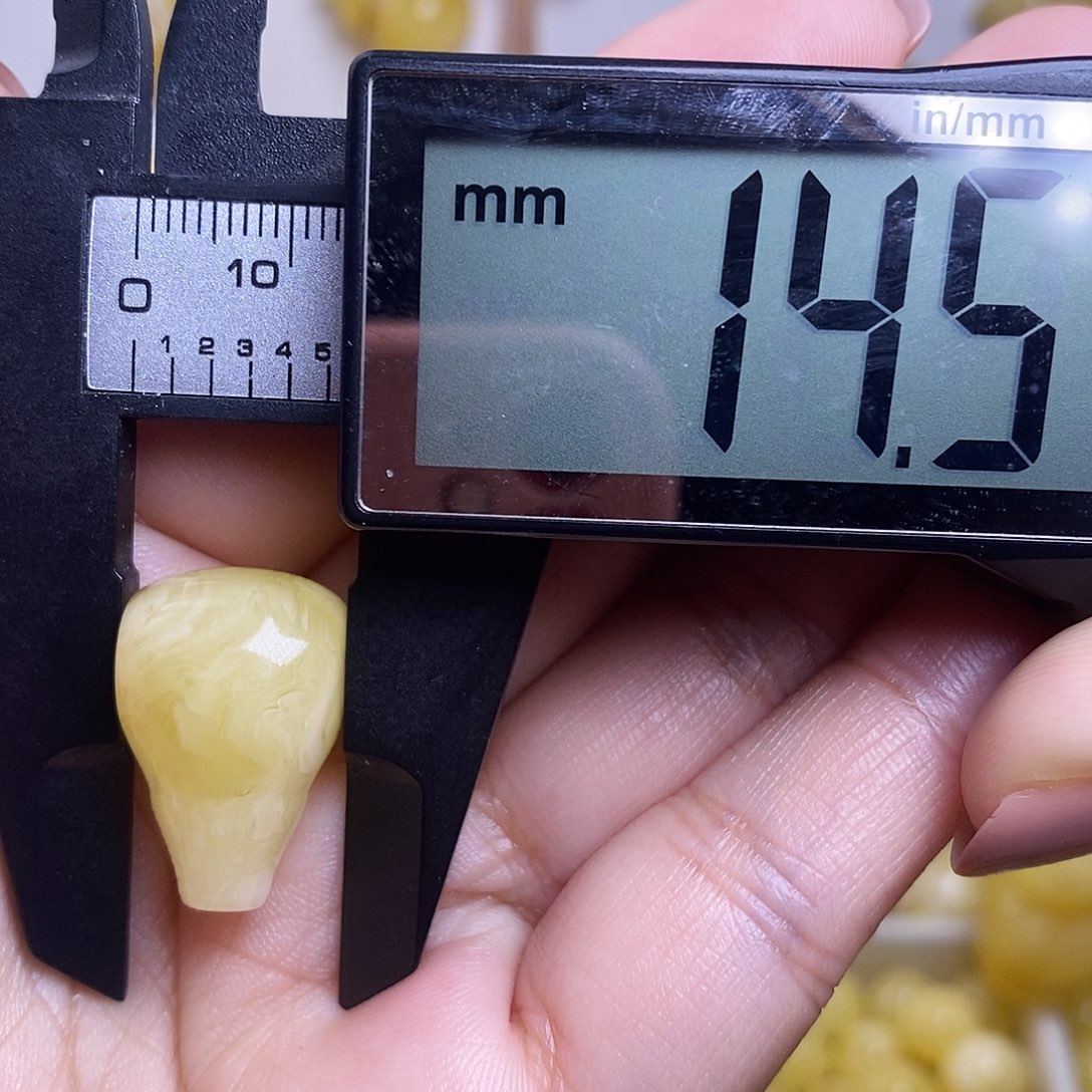 裸石琥珀未镶嵌晨*?蜜蜡三通