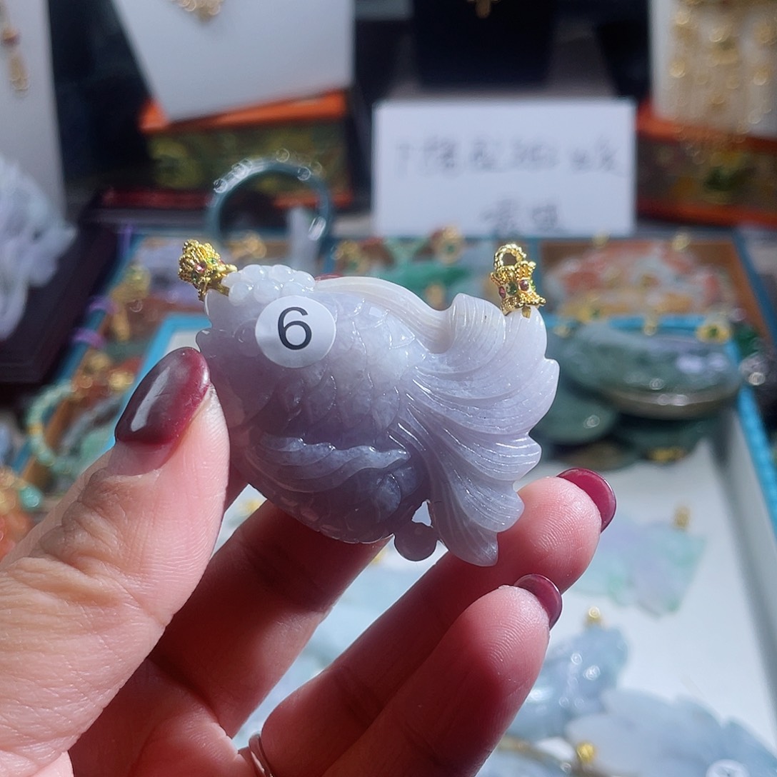 翡翠颈饰未镶嵌翡翠紫鱼吊坠