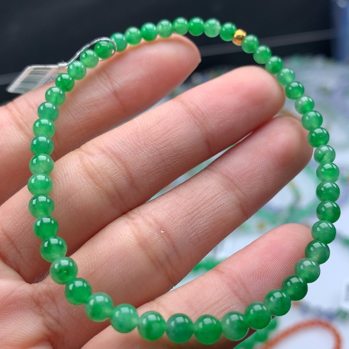 翡翠手镯未镶嵌卡