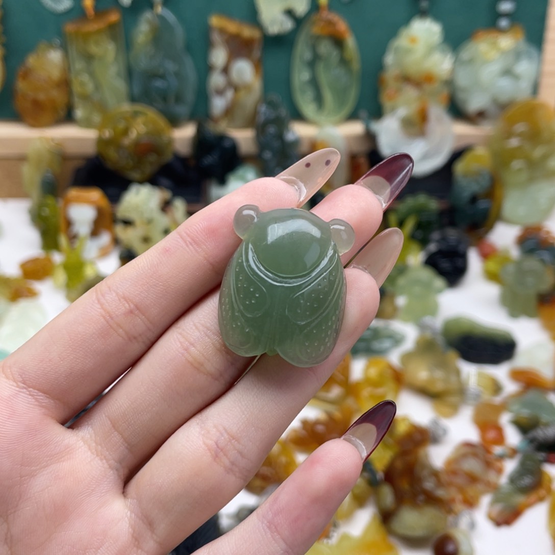 蛇纹石玉吊坠(不含链)未镶嵌