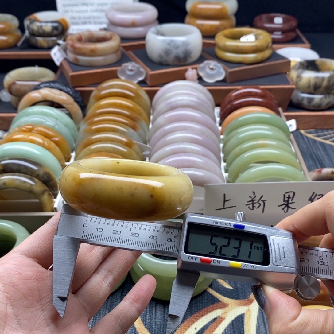 石英质玉未镶嵌手镯