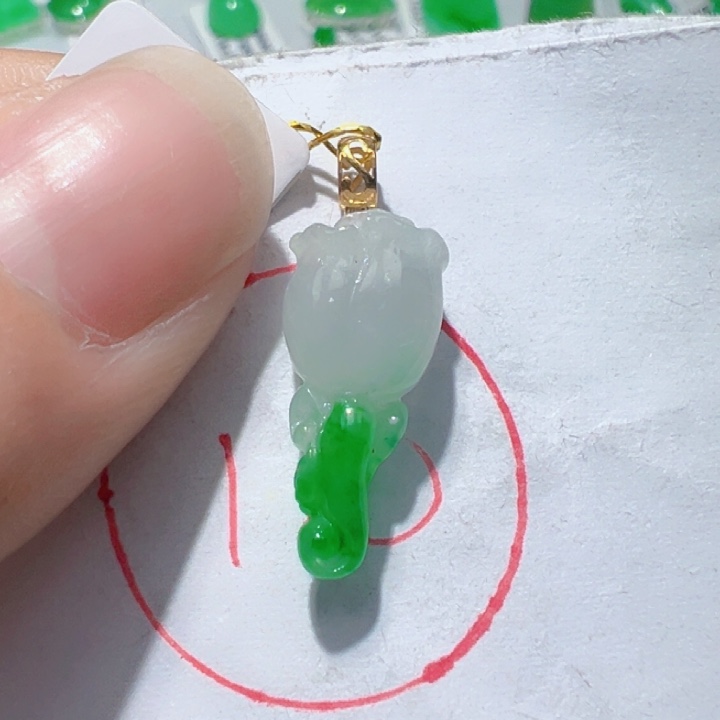 翡翠挂件18K金镶嵌翡翠