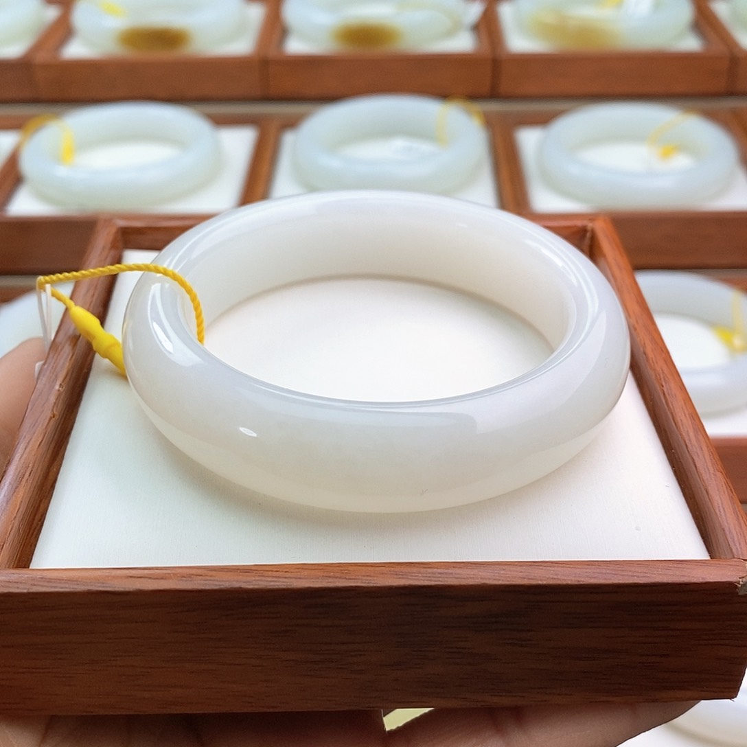 和田玉（白玉）手镯未镶嵌