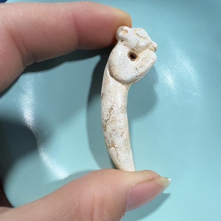 透闪石质玉未镶嵌挂件
