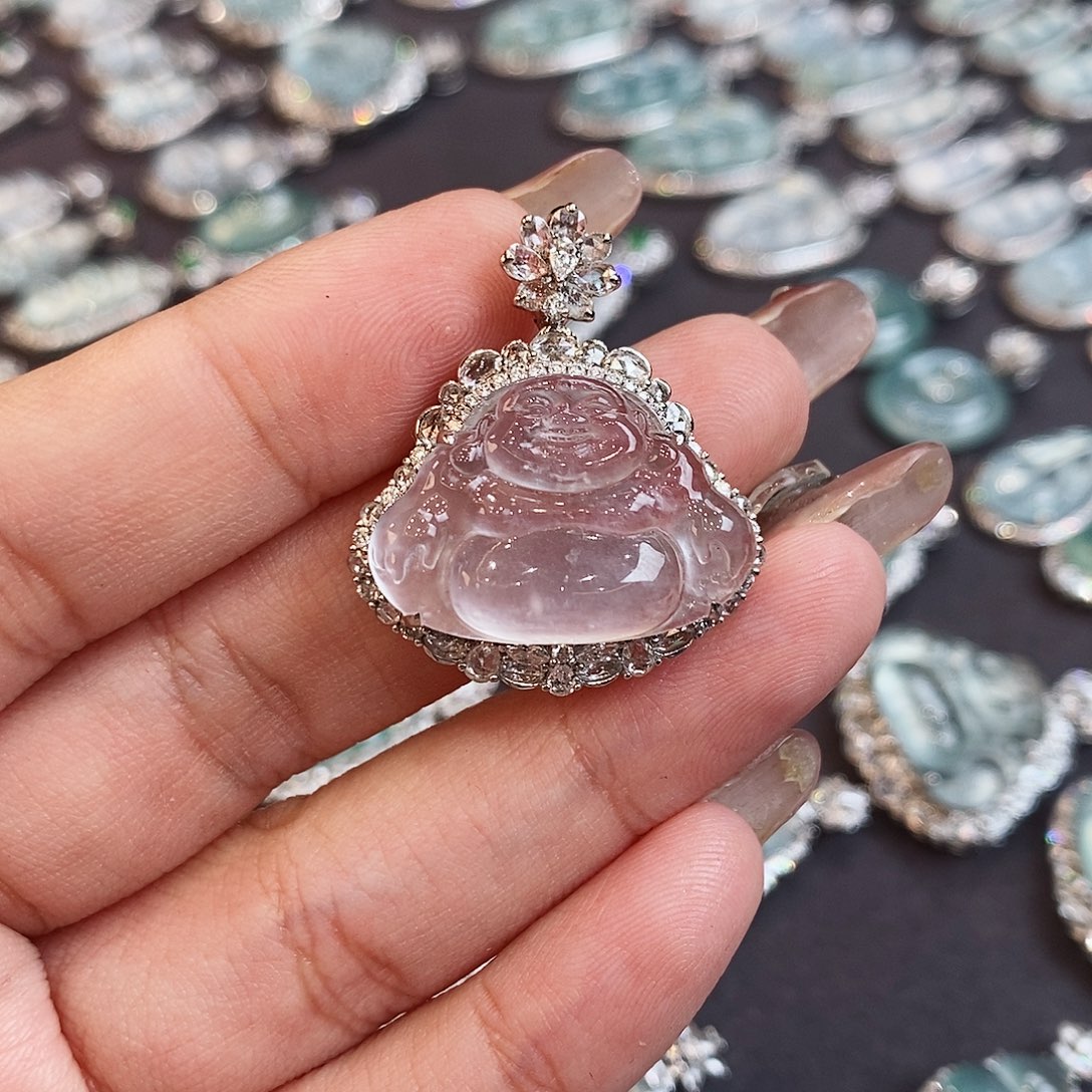 翡翠颈饰未镶嵌太****?天然缅甸a货翡翠