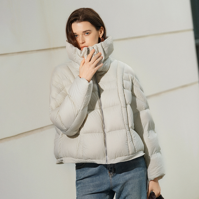 XG雪歌灰白立领短款羽绒服绗缝设计冬季新款保暖百搭XL406602A891