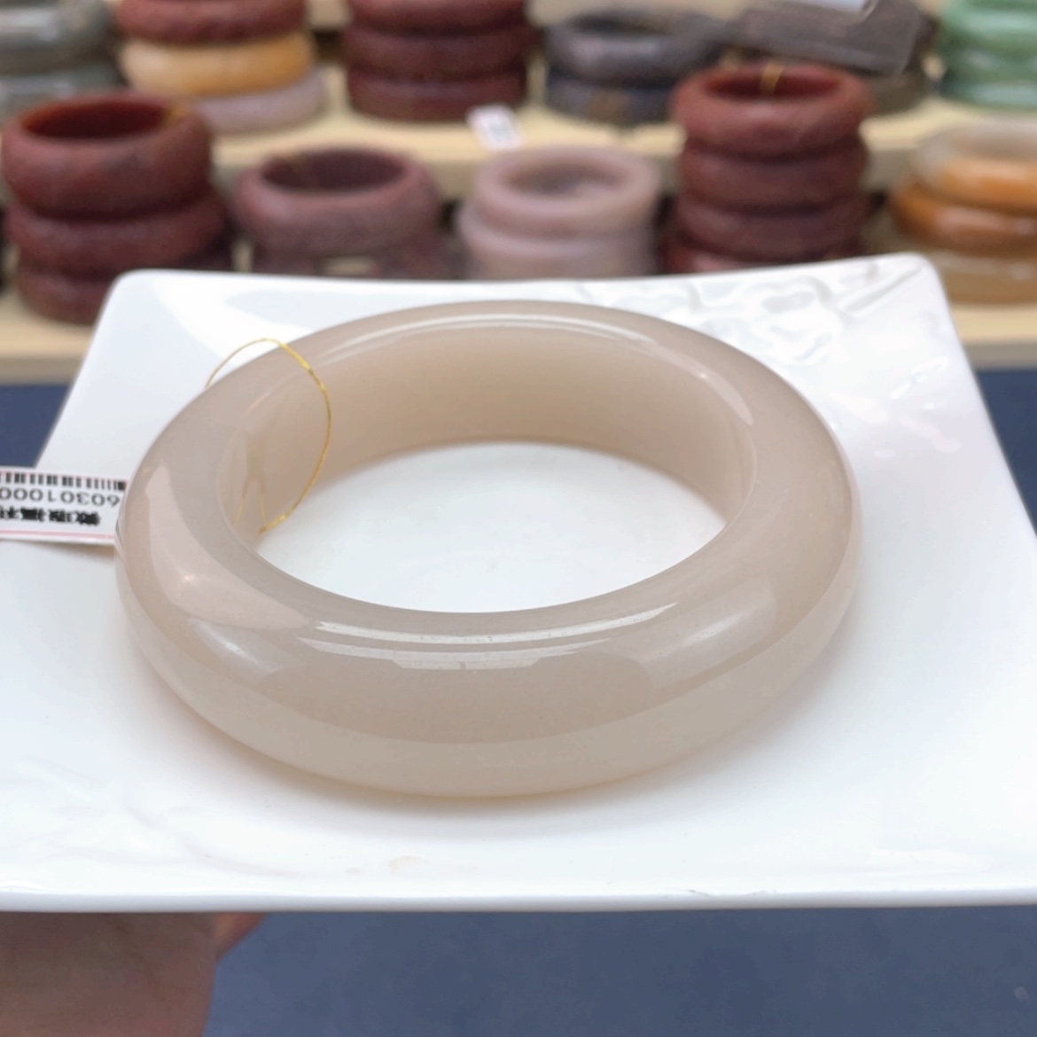 【闪购商品】石英质玉手镯未镶嵌