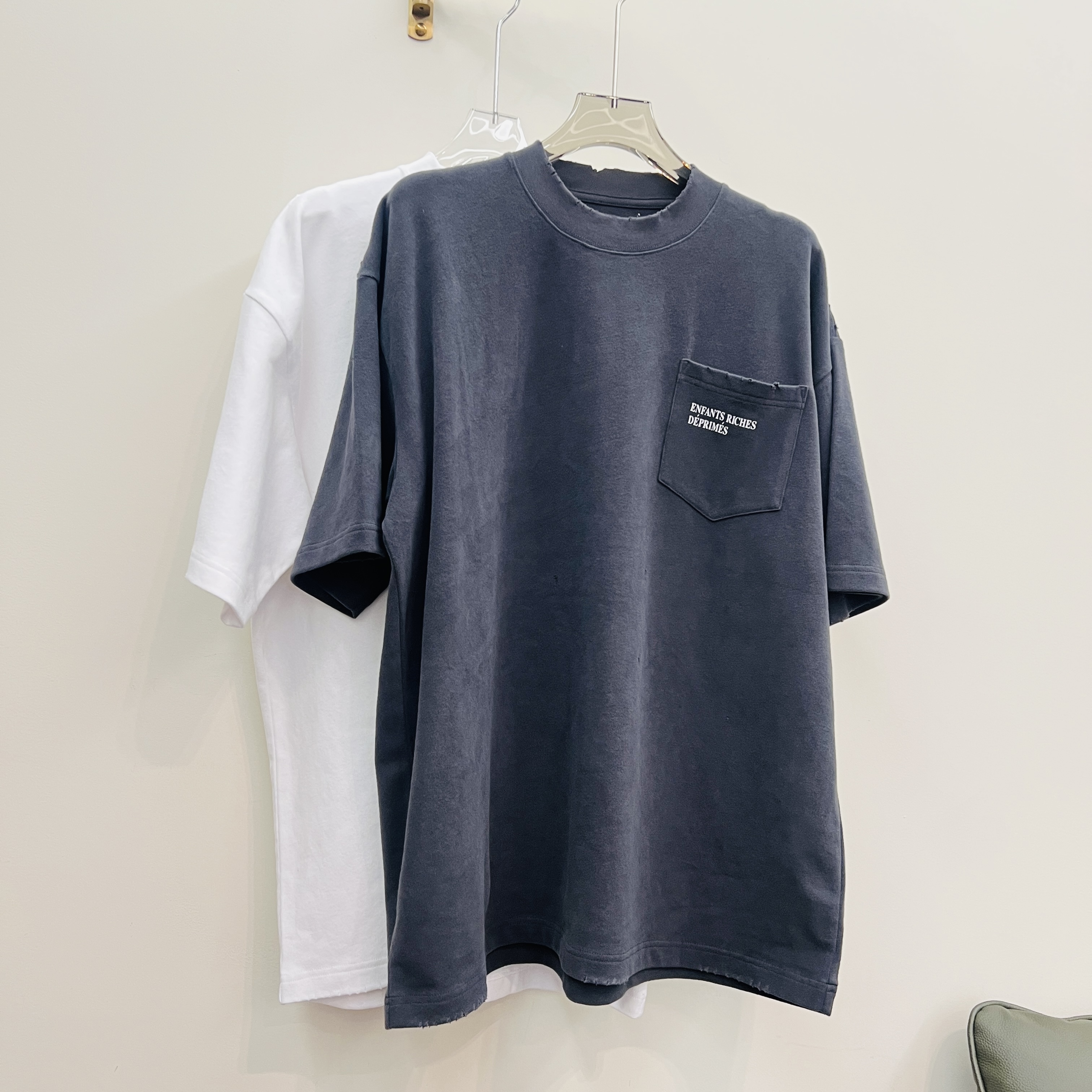 宽松【破洞徽标口袋短袖】男女同款D28358