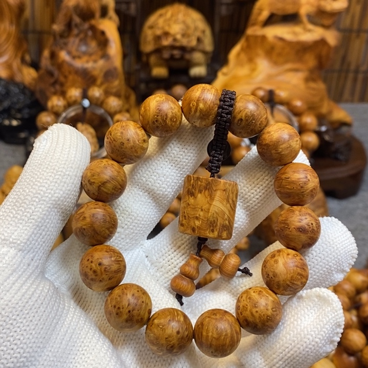 柏木灬***灬太行崖柏1.5陈化金底缨子雪花变异瘤