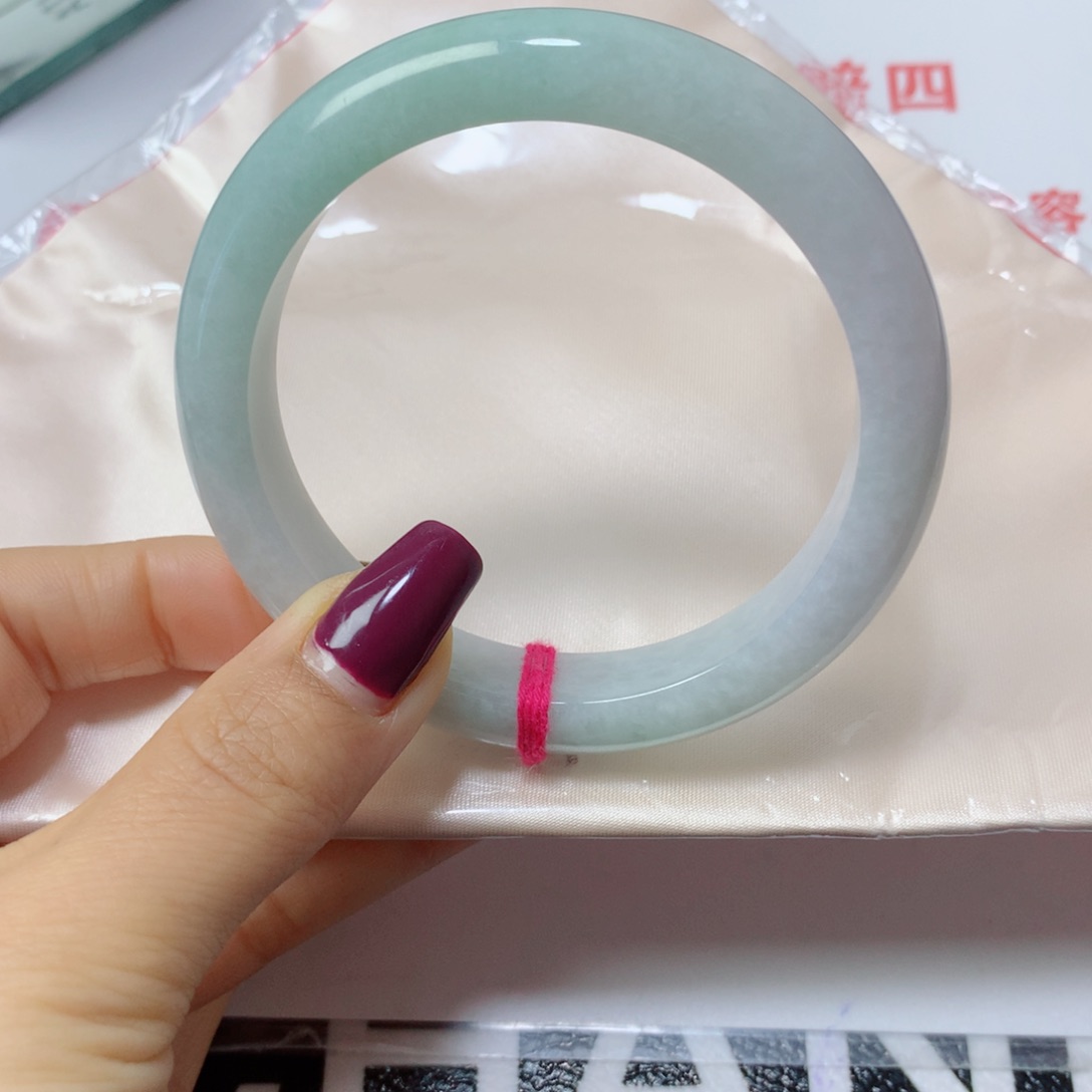 翡翠手镯未镶嵌是**呀