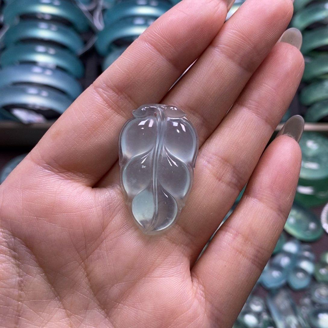 蛇纹石玉未镶嵌手镯黑**?