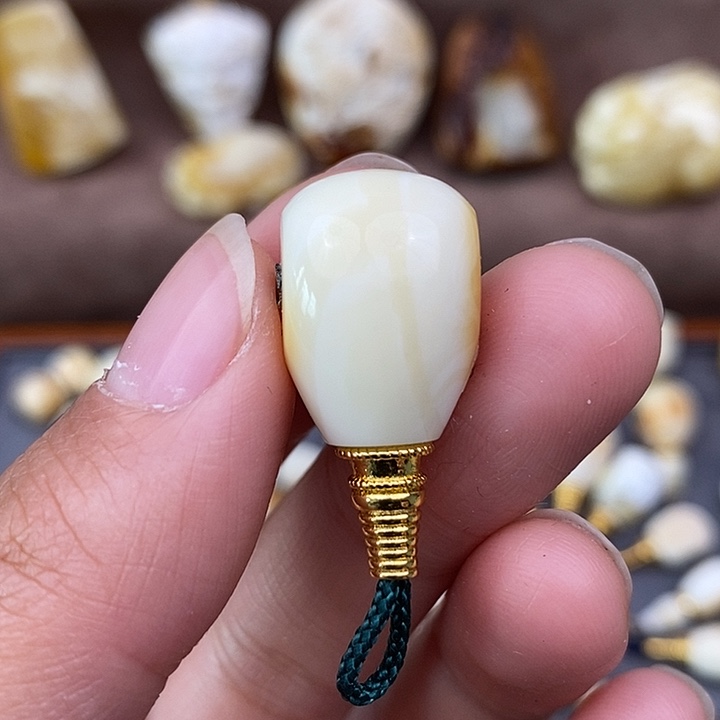 琥珀裸石未镶嵌13三通y78