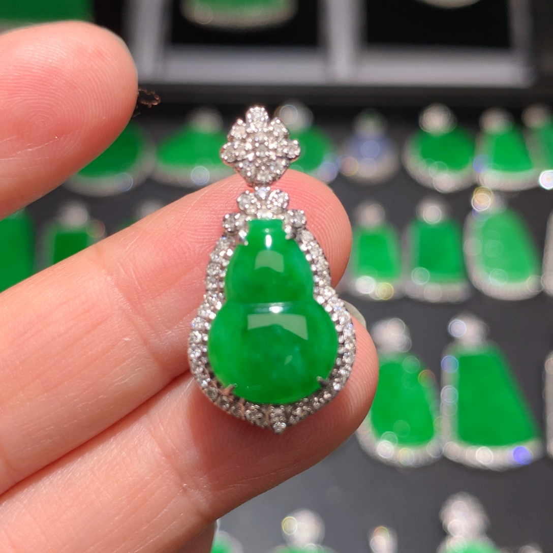 翡翠颈饰18K金镶嵌翡翠