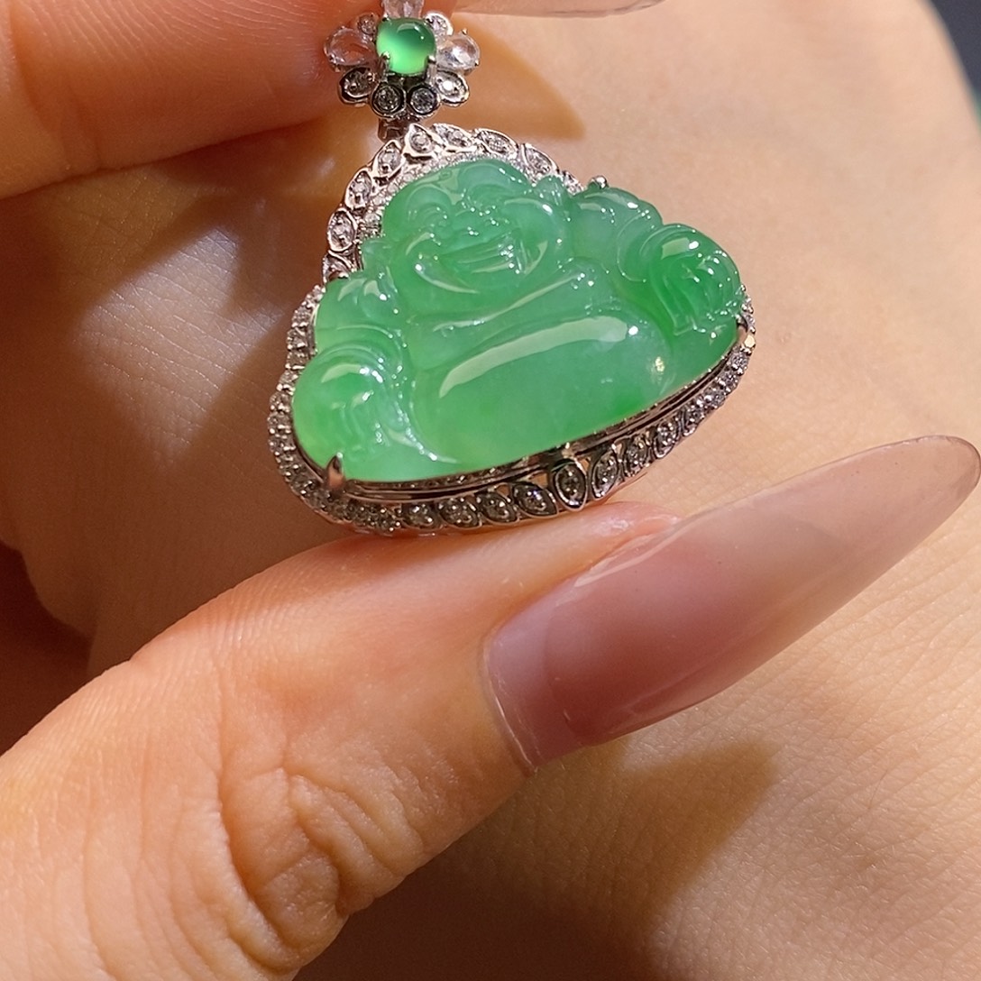 翡翠18K金镶嵌颈饰佛