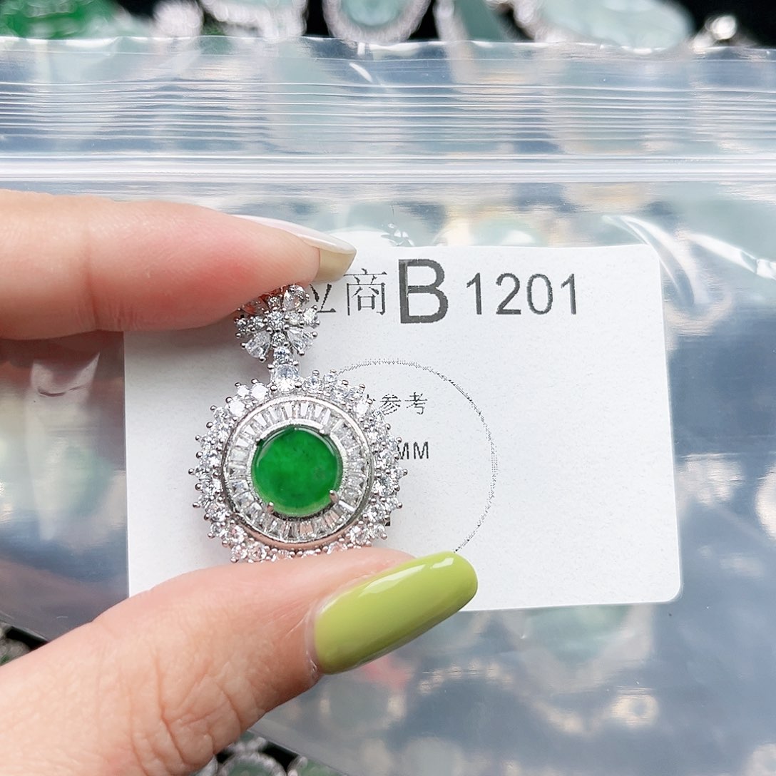 翡翠颈饰未镶嵌翡翠1201