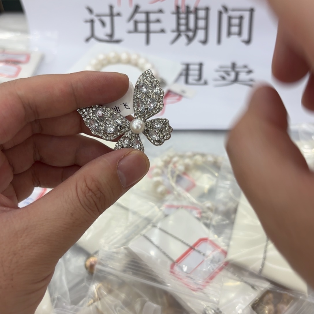淡水珍珠颈饰合金803
