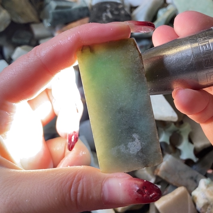 翡翠颈饰未镶嵌天然翡翠