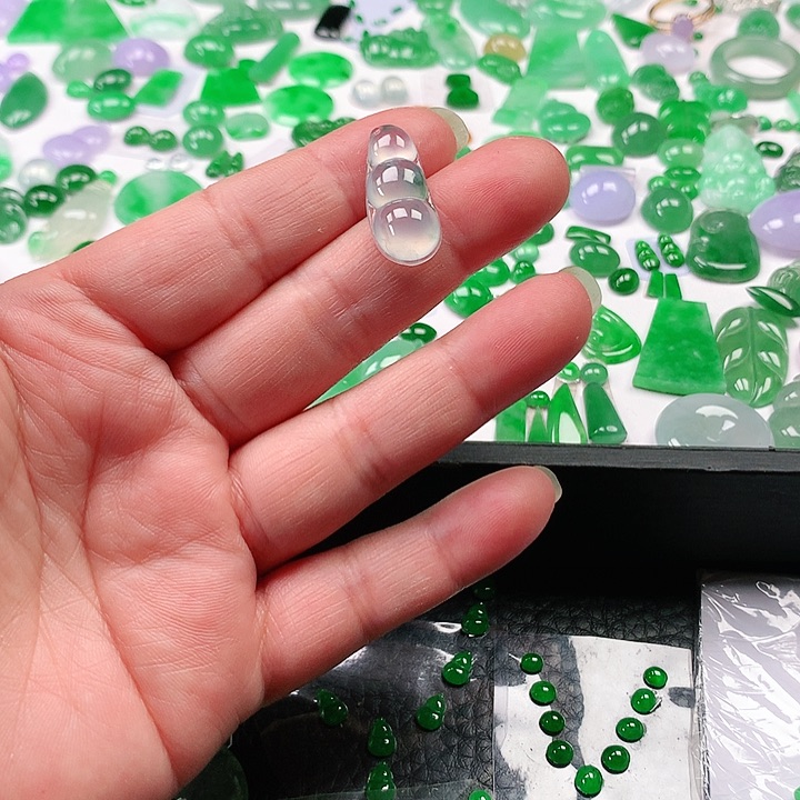 翡翠颈饰未镶嵌翡翠