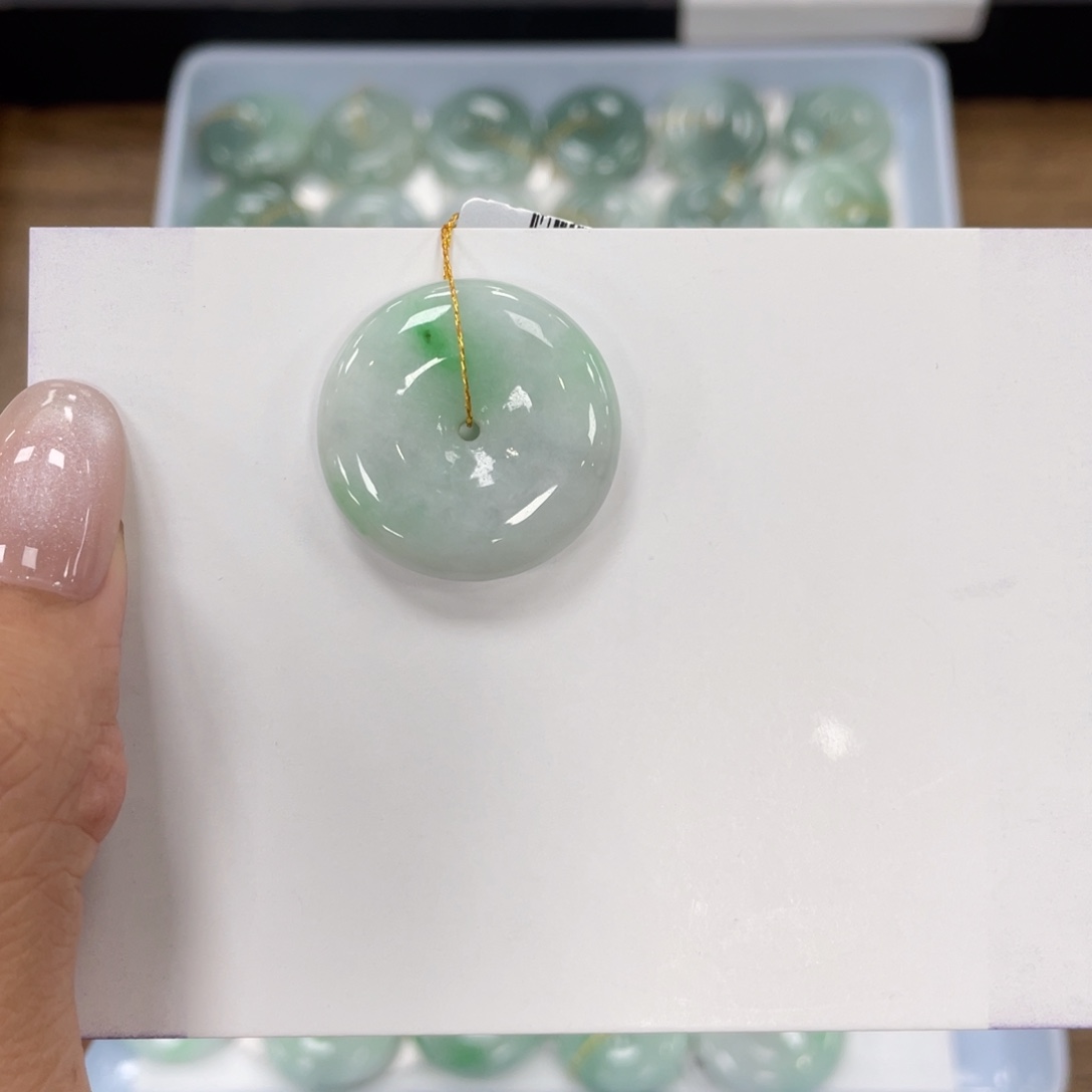 翡翠未镶嵌颈饰平安扣