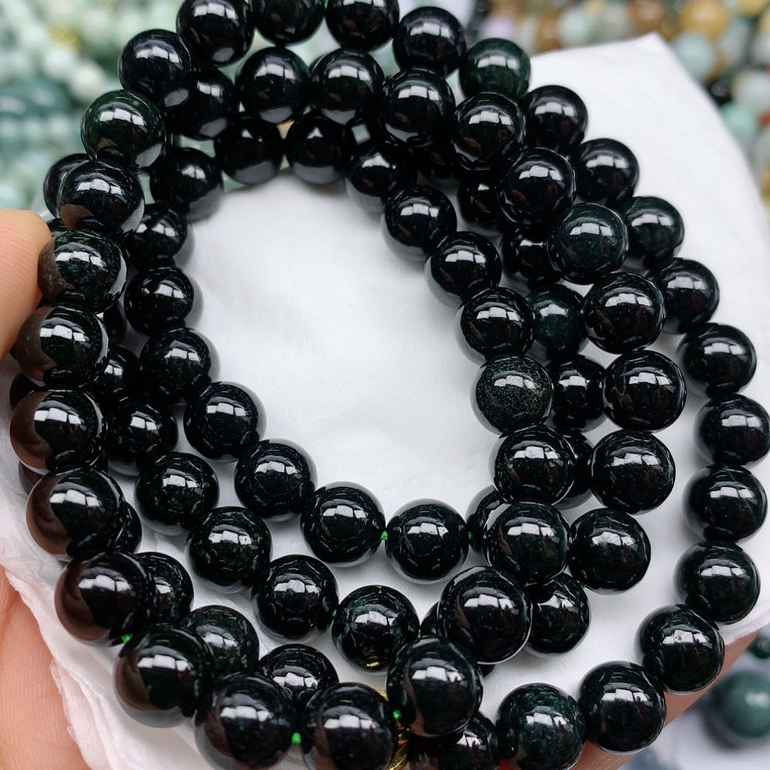 翡翠颈饰未镶嵌手串