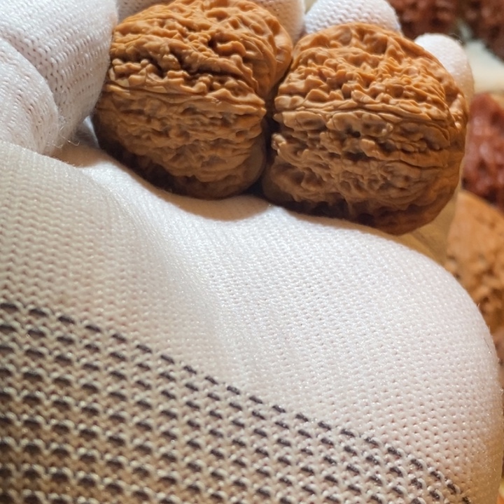 玲***J核桃南疆石文玩核桃35