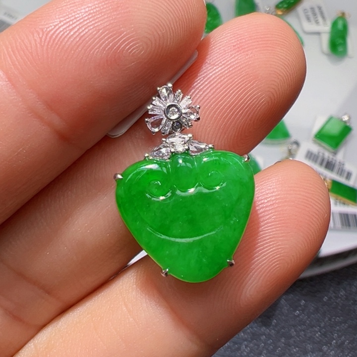 颈饰18K金镶嵌翡翠