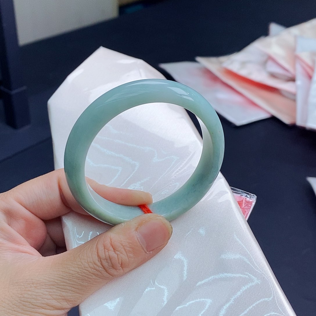 翡翠手镯未镶嵌白****）百元手镯默认瑕疵