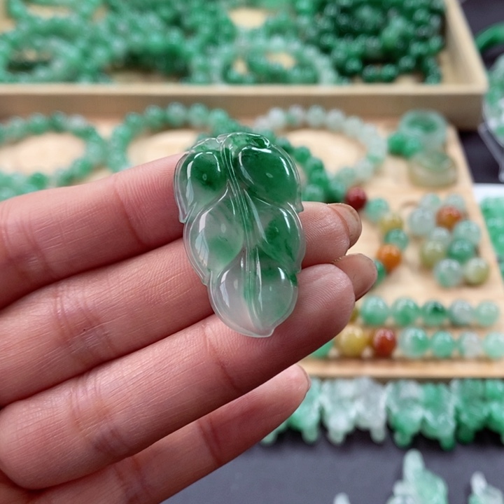 石英质玉吊坠(不含链)未镶嵌不***?