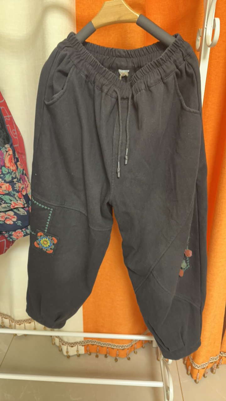 黑色刺绣休闲牛仔裤女