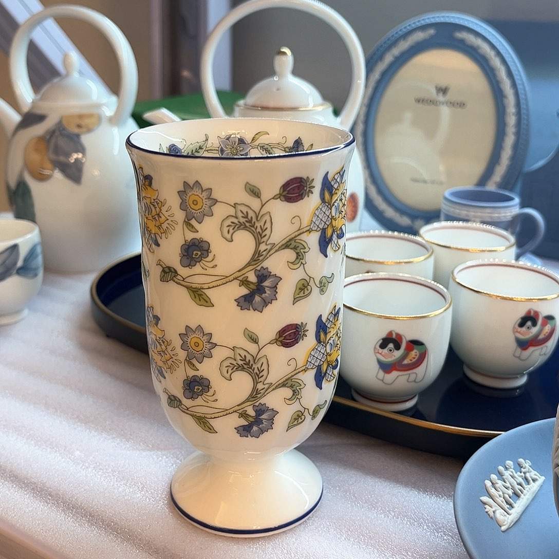 盖碗我不敢看电视我在床底下睡觉