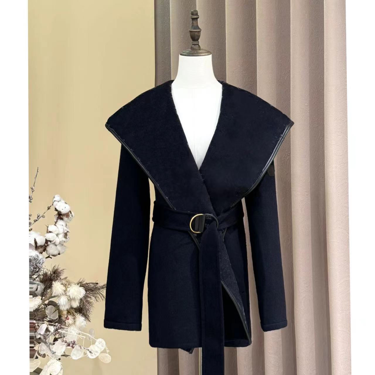 【晨老板】B 【温婉娴淑】时尚连帽印花长款毛呢外套79242005