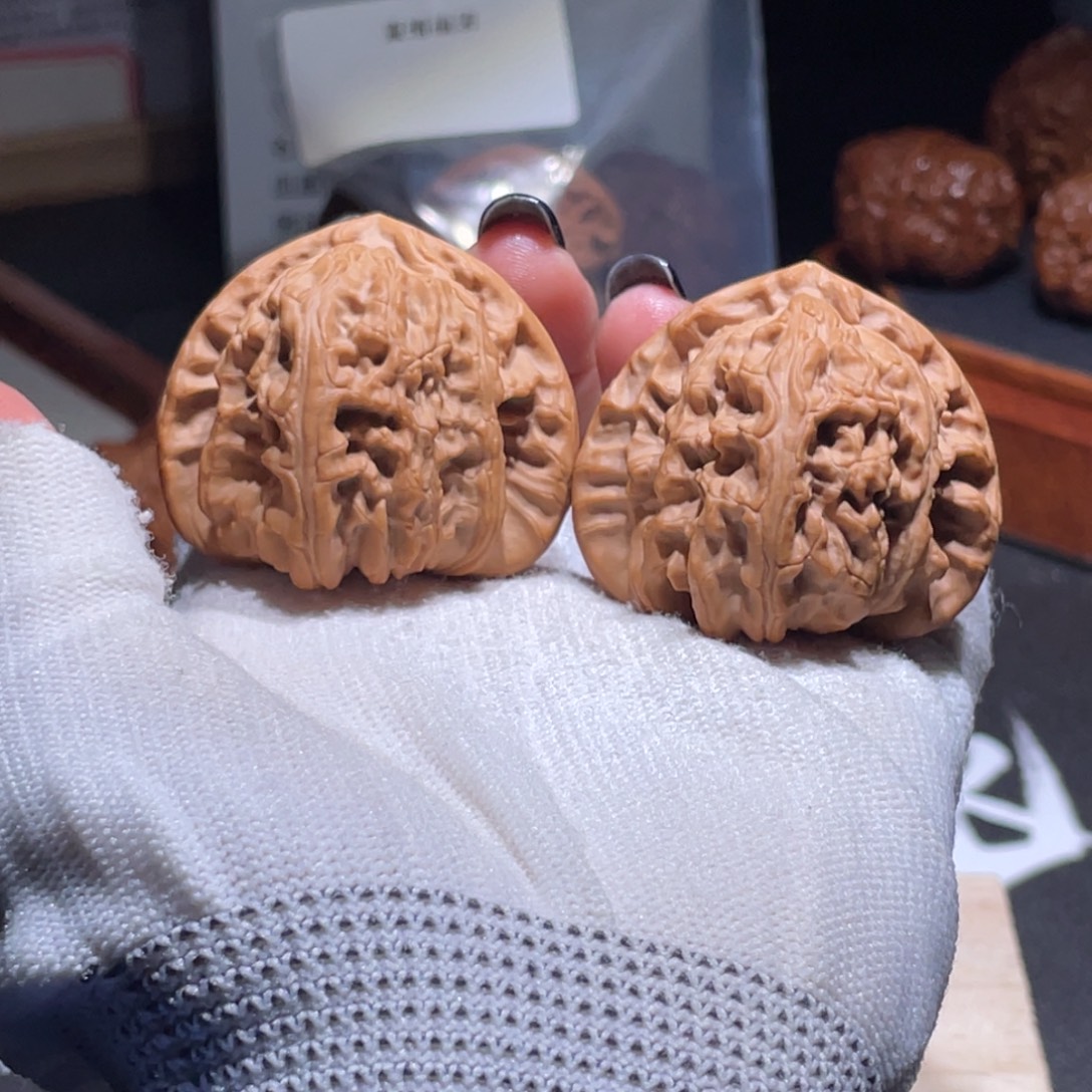 吃***缘吊坠文玩核桃40.40三角白