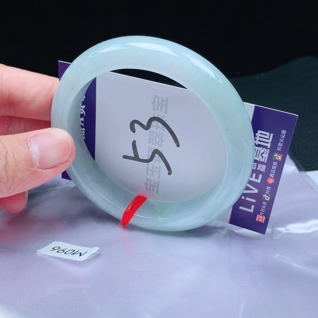 翡翠手镯未镶嵌62圈口