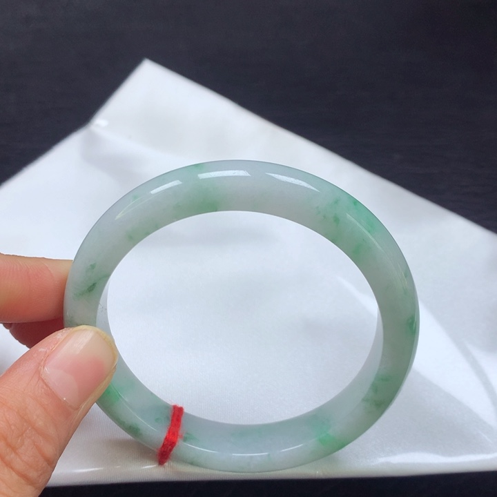 翡翠手镯未镶嵌57圈