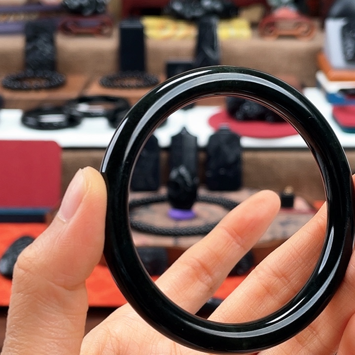 和田玉手镯未镶嵌青玉